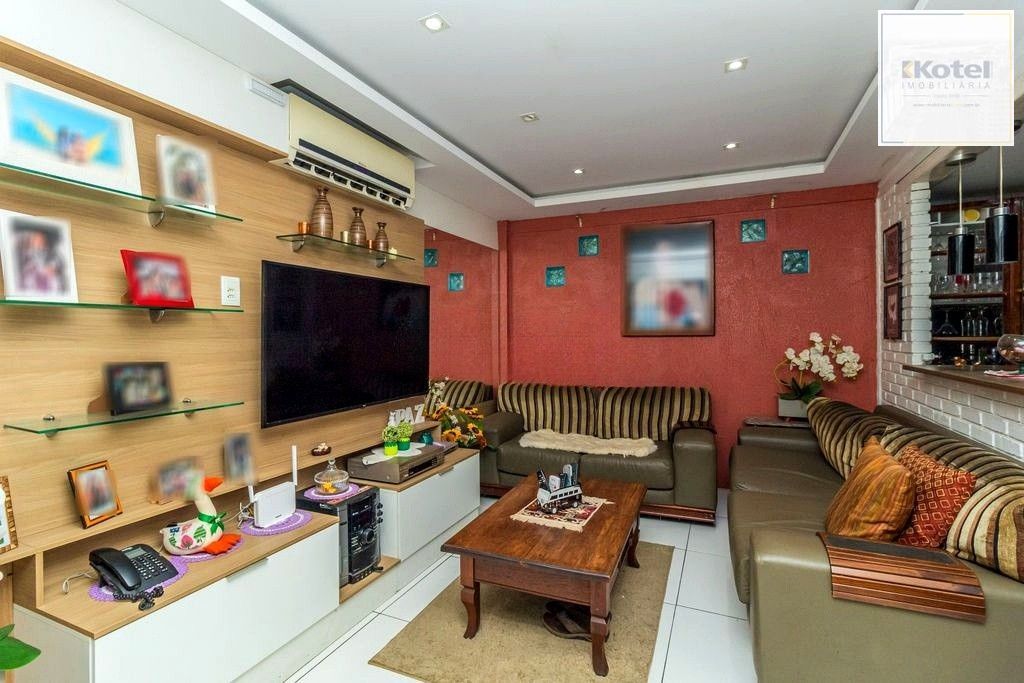 CASA 03 dormitórios, 2 suítes,  216m² privativos  com piscina no BAIRRO MEDIANEIRA — foto 4