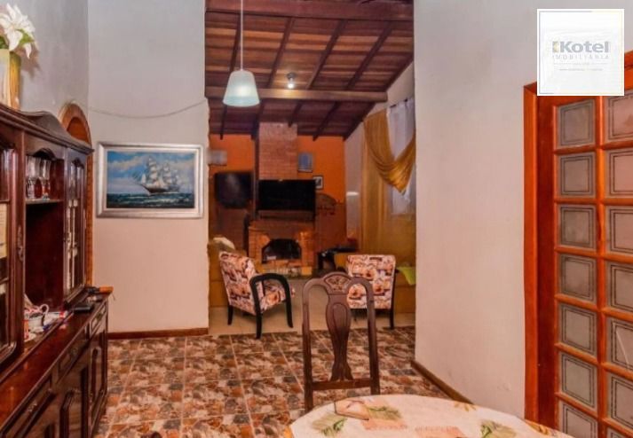 Casa de 3 dormitórios , com suíte , banheiro social , 2 apartamentos de 1 dormitório nos fundos ,vaga para 3 carros ! — foto 4