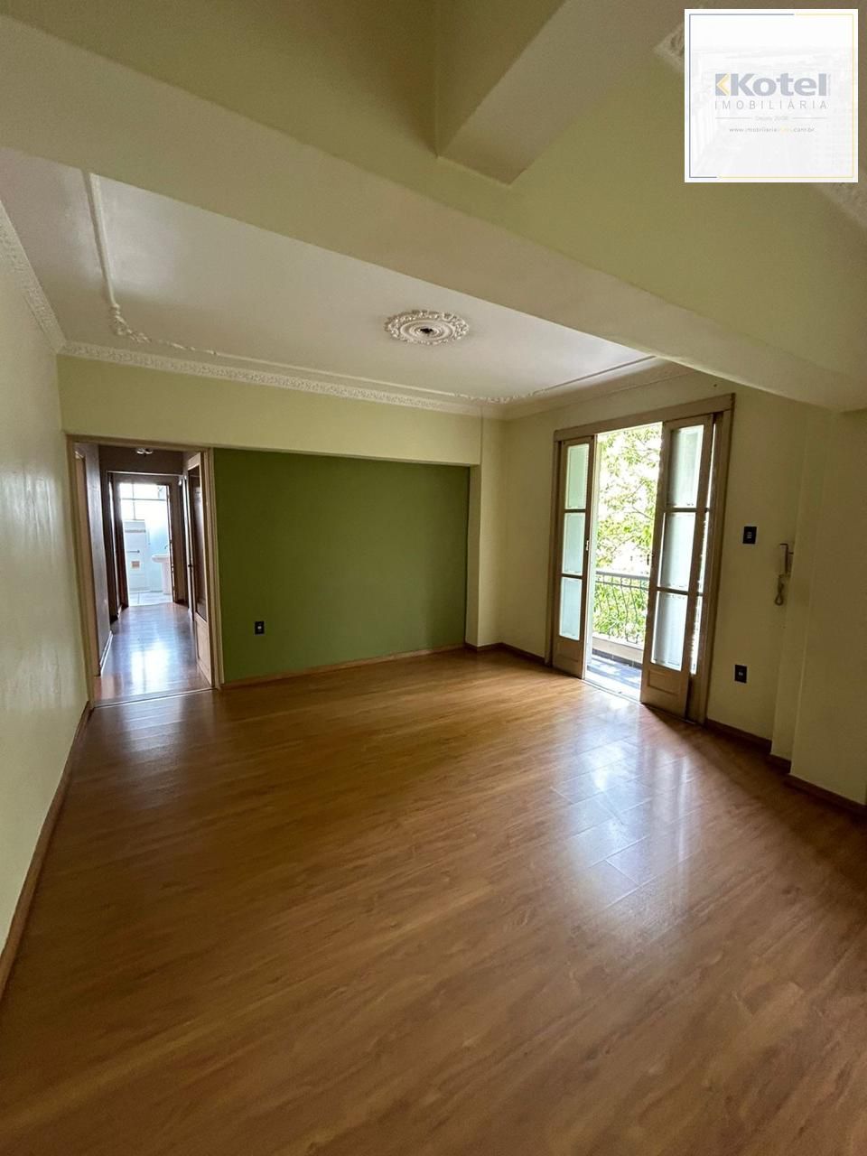 Apartamento com 03 quartos e 02 banheiros no Centro Histórico de Porto Alegre