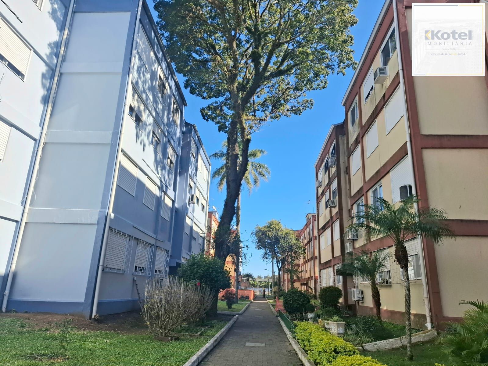 Apartamento de 02 dormitórios no Bairro Camaquã em Porto Alegre- RS