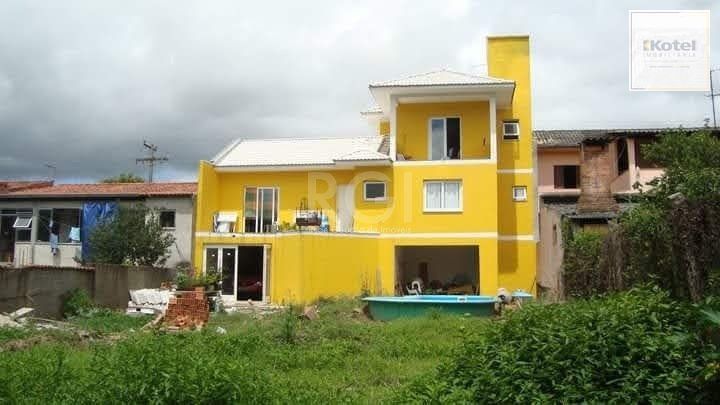 Casa para Venda - 250m², 3 dormitórios, sendo 1 suites, 2 vagas - Vila Nova, Porto Alegre