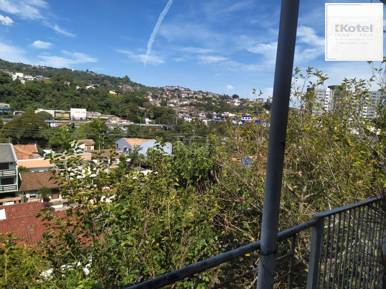 Casa com 5 dormitórios no bairro Jardim Carvalho