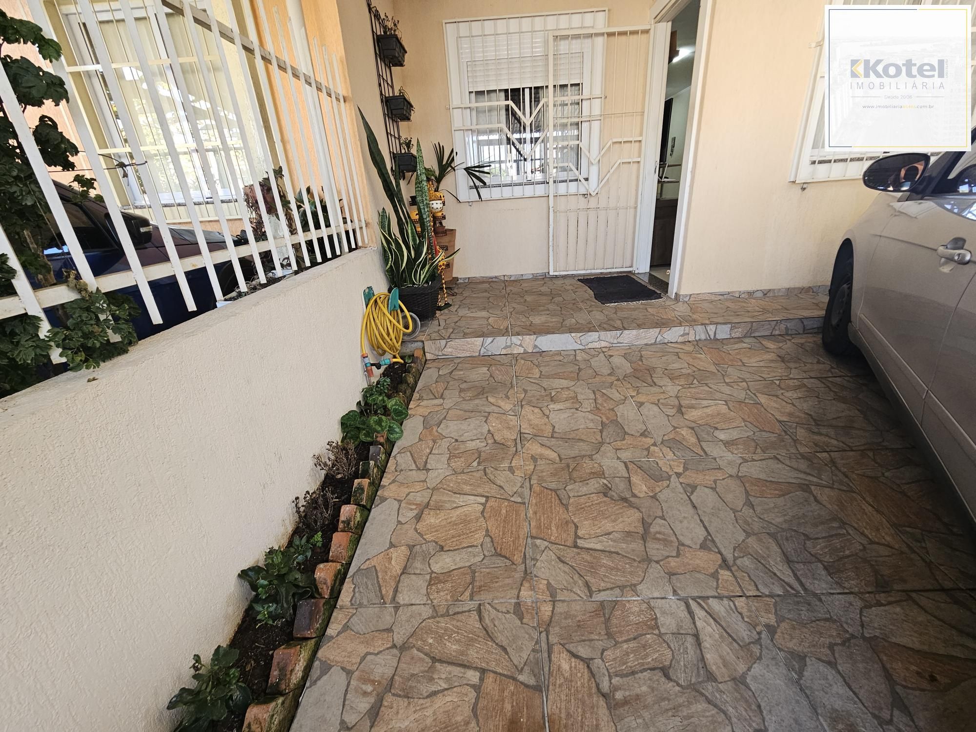 Oportunidade Única! Casa Residencial com 2 Quartos, 2 Banheiros e 2 Vagas de Garagem em Cachoeirinha, Rio Grande do Sul**