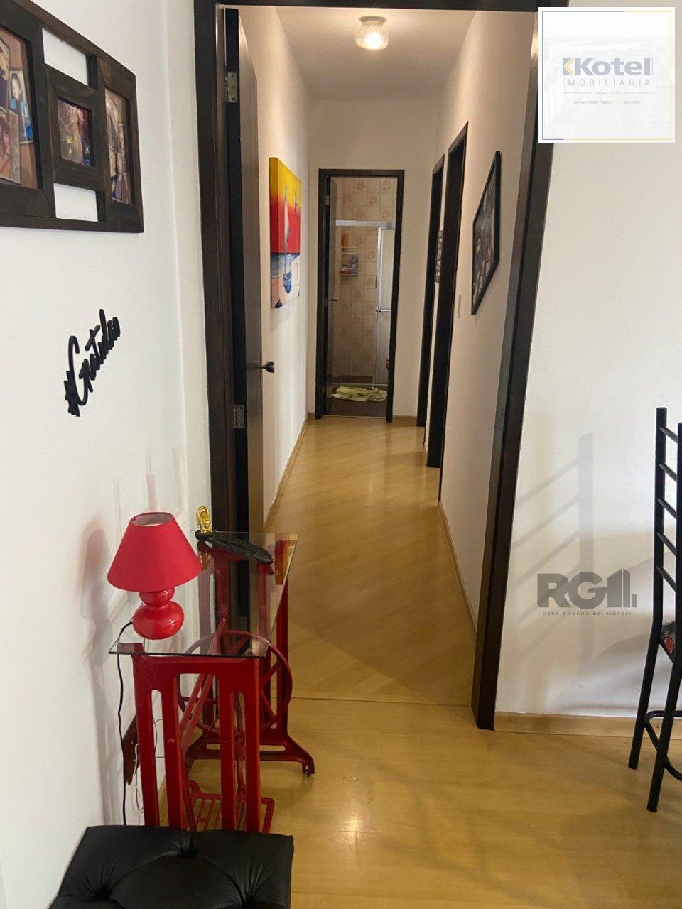 Apartamento de 2 dormitórios, sala, cozinha, banheiro, área de serviço com vaga de garagem escriturada e coberta — foto 3