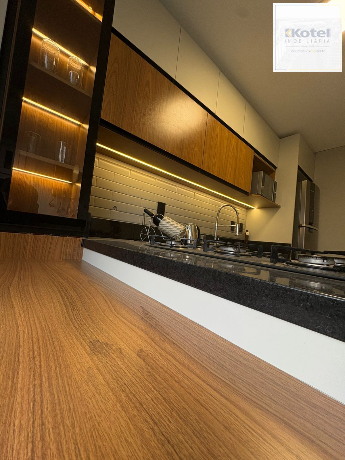 Apartamento com 02 quartos (01 suíte) no Bairro Cidade Baixa em Porto Alegre
