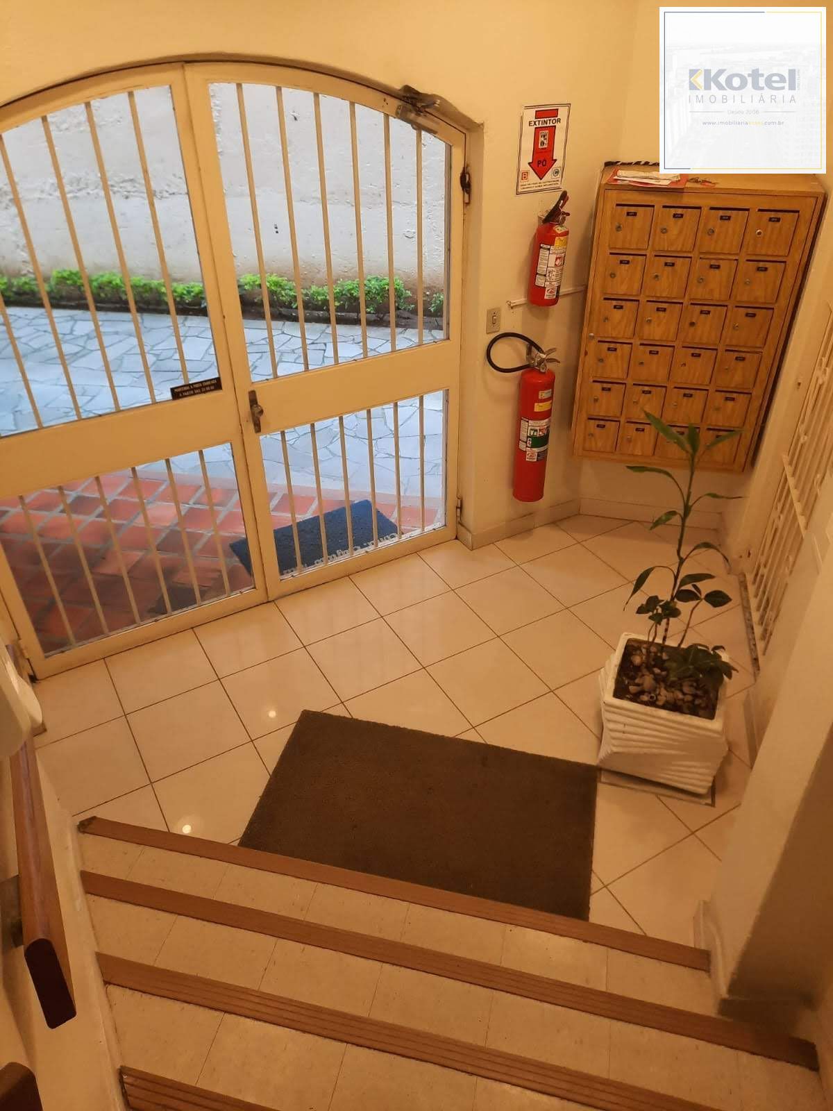 Apartamento de 1 dormitório e 1 vaga de garagem sem elevador ! — foto 3