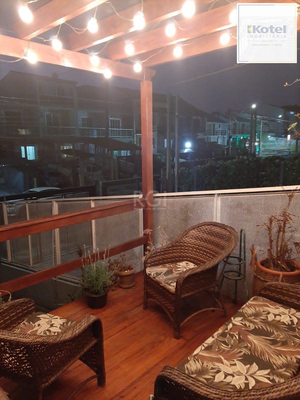 Casa com 3 dormitórios 2 suítes, área gourmet, vaga de estacionamento,  Guarujá,  Porto Alegre RS — foto 2