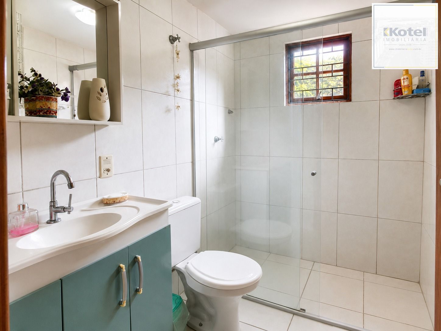 Casa 4 domitorios sendo uma suite com 6 vagas em 195m2 no bairro Guaruja. — foto 5