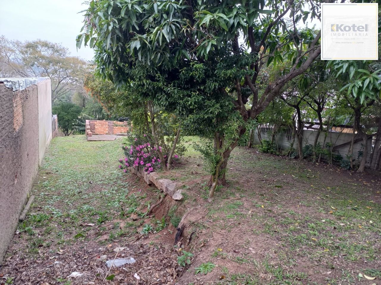 Terreno  9 x 38 todo murado !