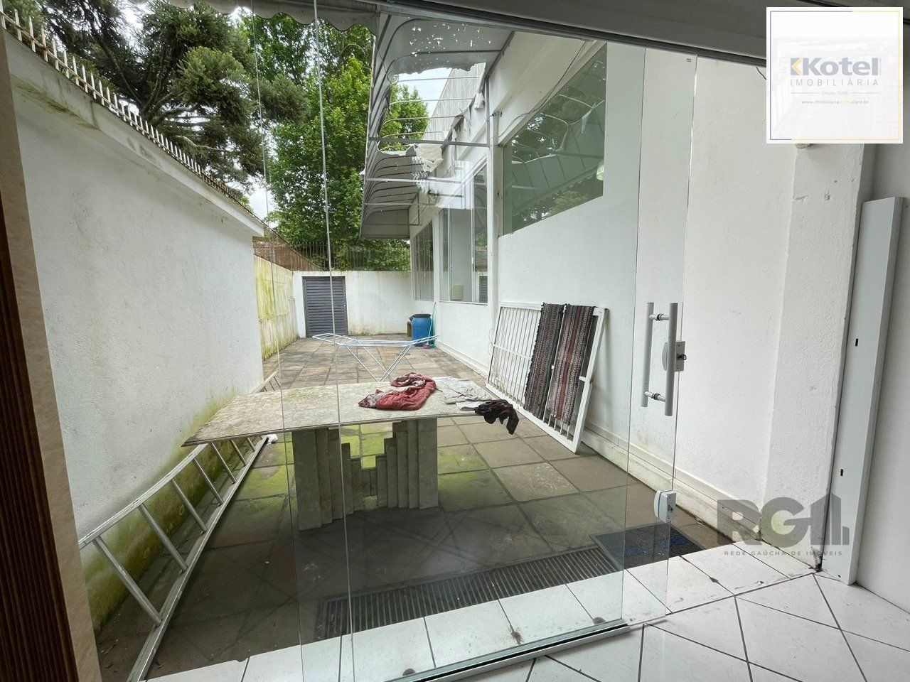 Prédio comercial 225m², com 5 lojas individuais, pé direito alto Vila Conceição.