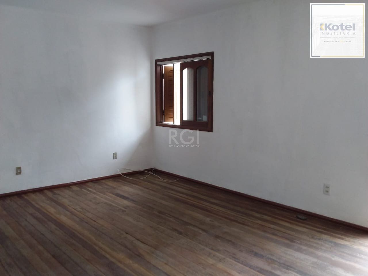 Casa  3 dormitórios, sendo 1 suites, 2 vagas - Medianeira, Porto Alegre/RS — foto 3