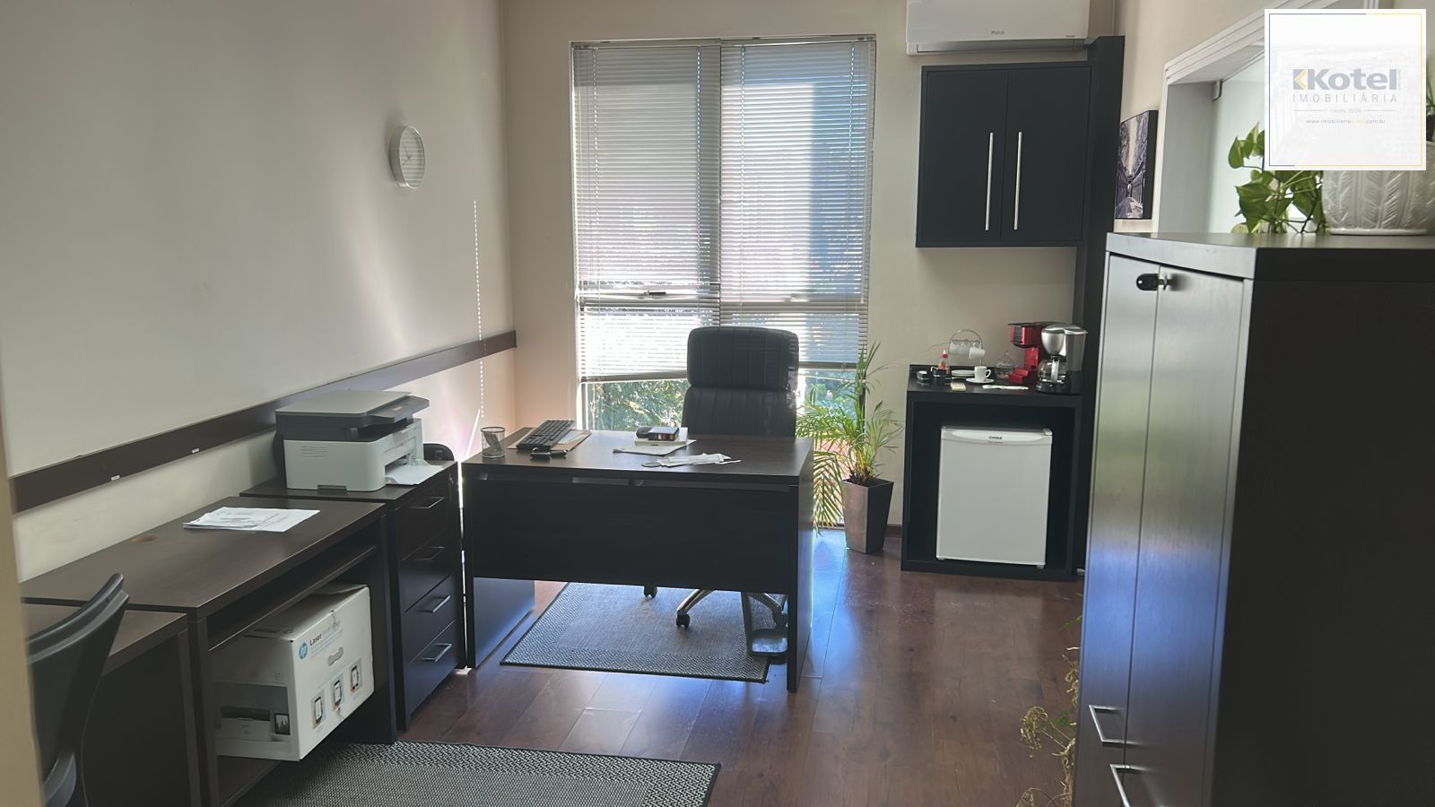 Sala Comercial com vaga coberta no bairro Petrópolis em Porto Alegre Rs