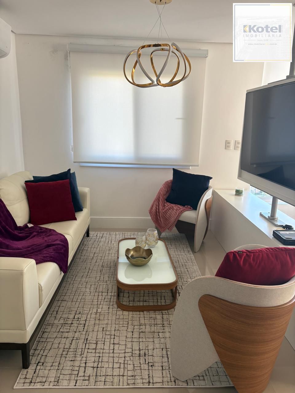 Apartamento à venda no Bairro Tristeza – Mobiliado. Lindo apartamento de 3 dormitórios, transformado em 2 dormitorios, sendo 1 suíte, com excelente distribuição dos ambientes. — foto 3