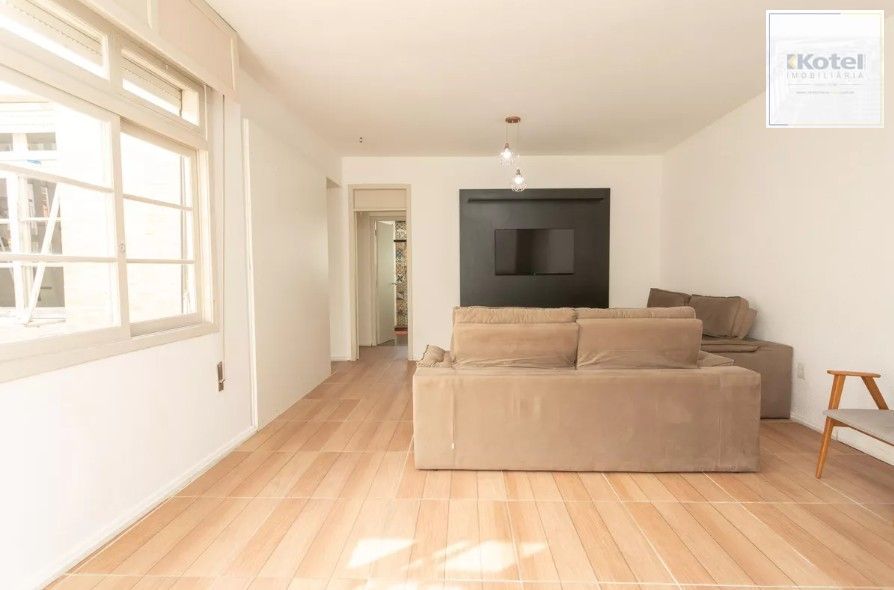 Amplo apartamento no Bairro Petrópolis com 2 vagas de garagem — foto 4