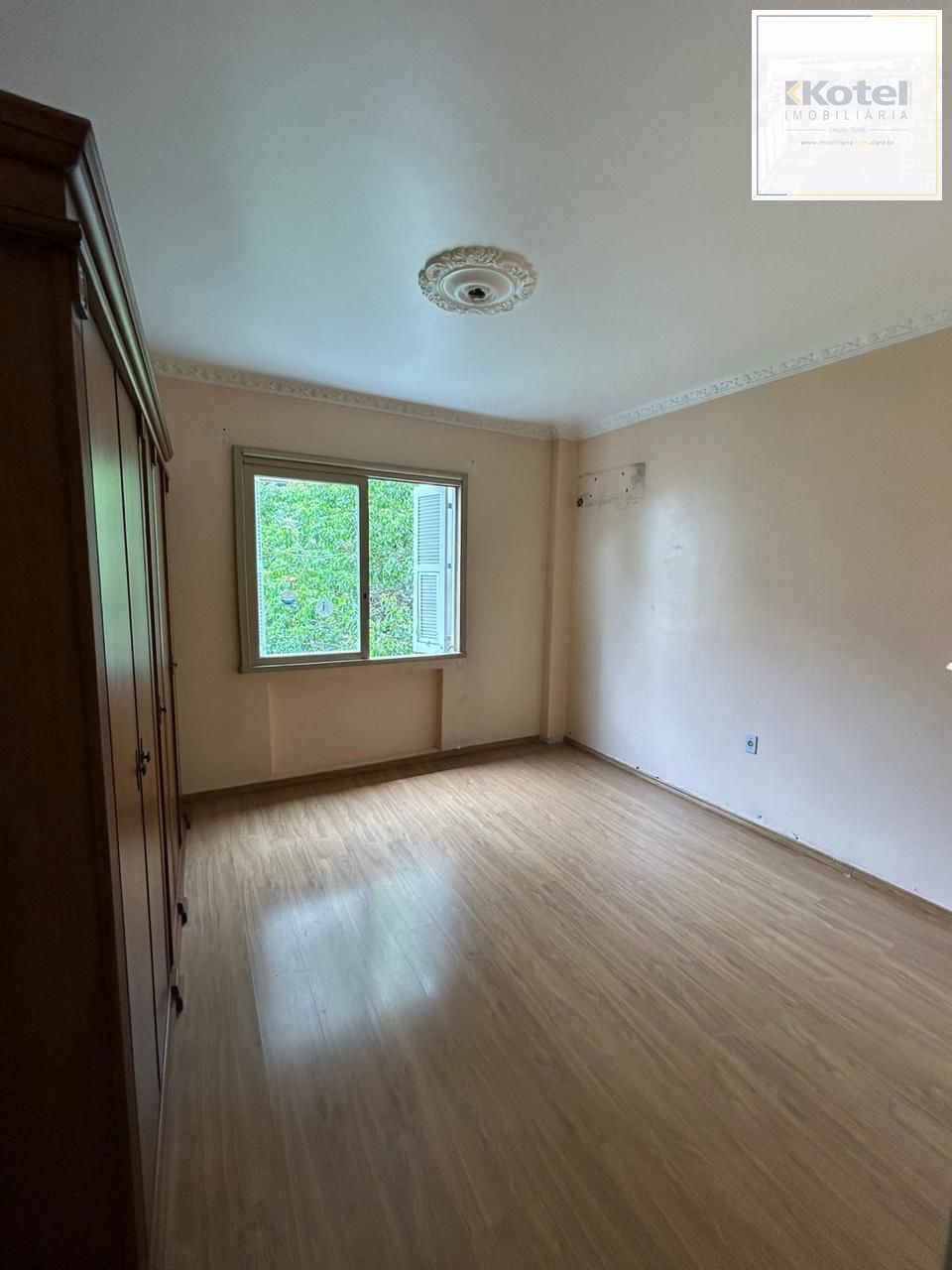 Apartamento com 03 quartos e 02 banheiros no Centro Histórico de Porto Alegre