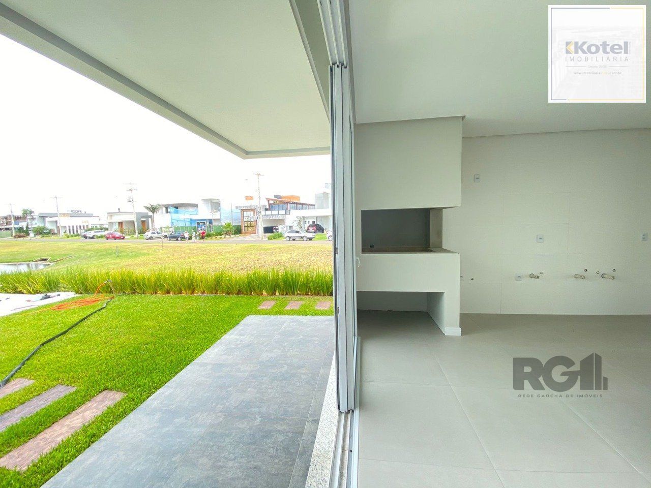Casa em condomínio com 3 dormitórios, sendo todos suítes em Torres