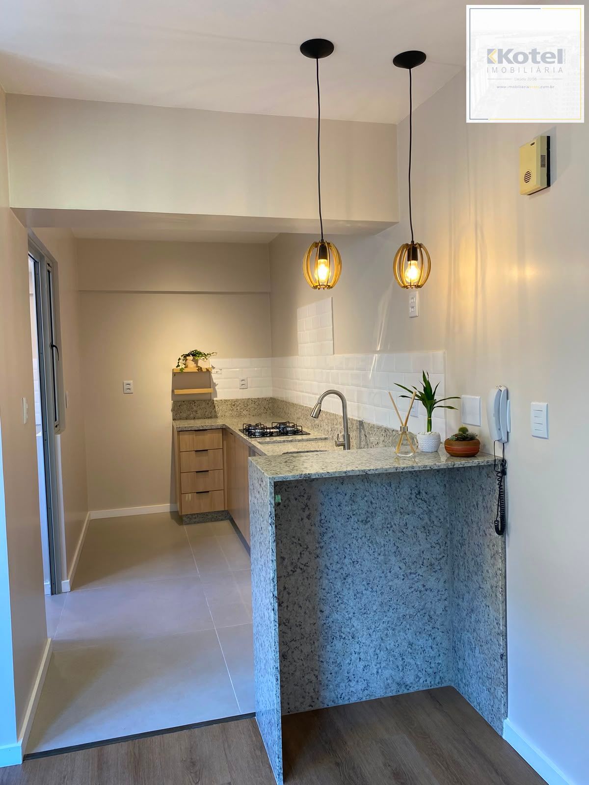Apartamento de 02 dormitórios no Bairro: Boa Vista em Porto Alegre/RS