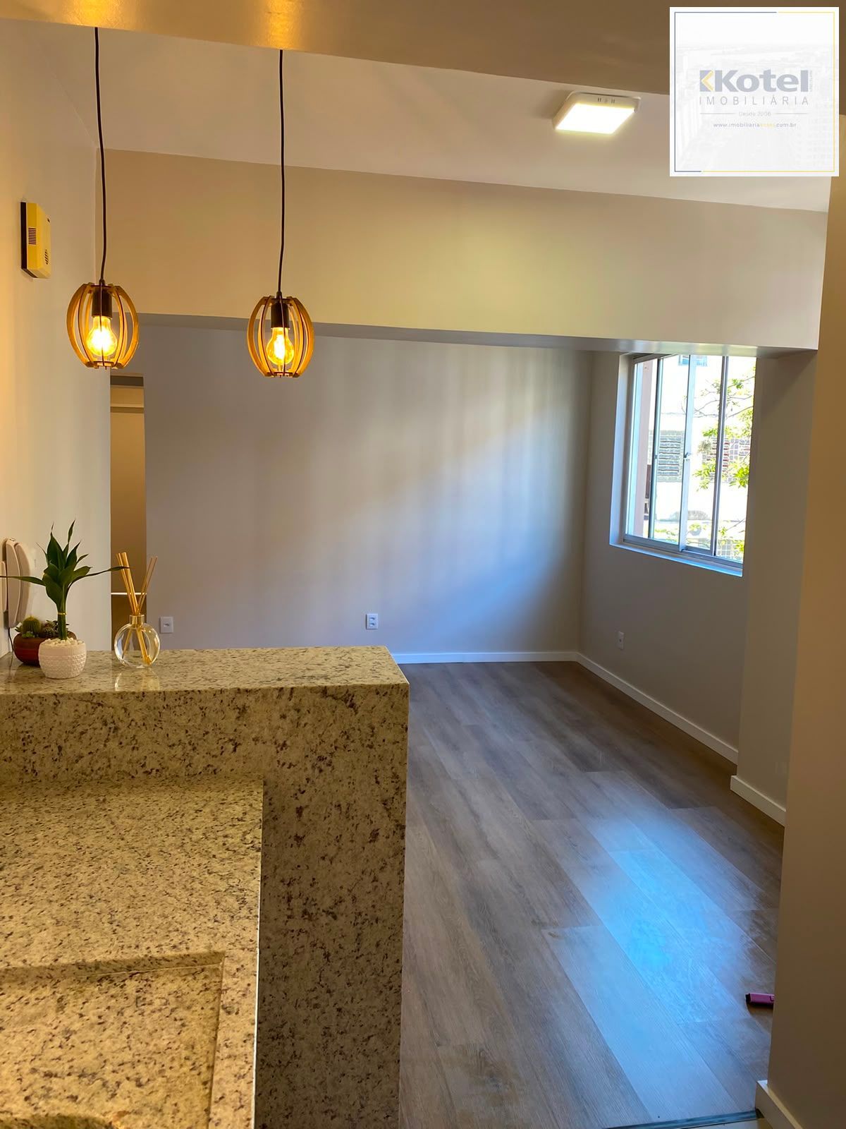 Apartamento de 02 dormitórios no Bairro: Boa Vista em Porto Alegre/RS