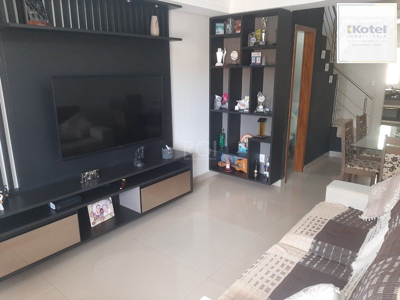 Casa com 2 quartos, 2 suítes, varanda, vaga, no bairro Aberta dos Morros, Poa/RS — foto 2
