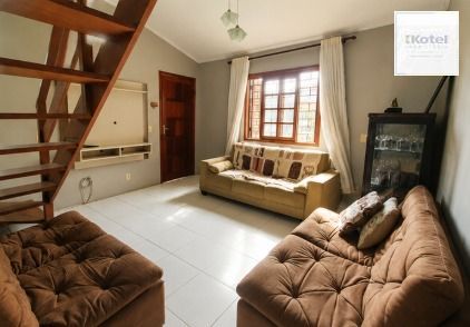Casa 4 domitorios sendo uma suite com 6 vagas em 195m2 no bairro Guaruja. — foto 4