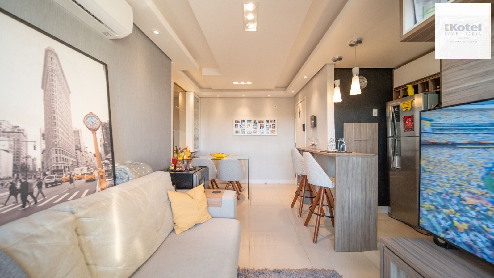 Apartamento 2 dormitórios com suíte, vaga coberta, bairro Glória, Porto Alegre