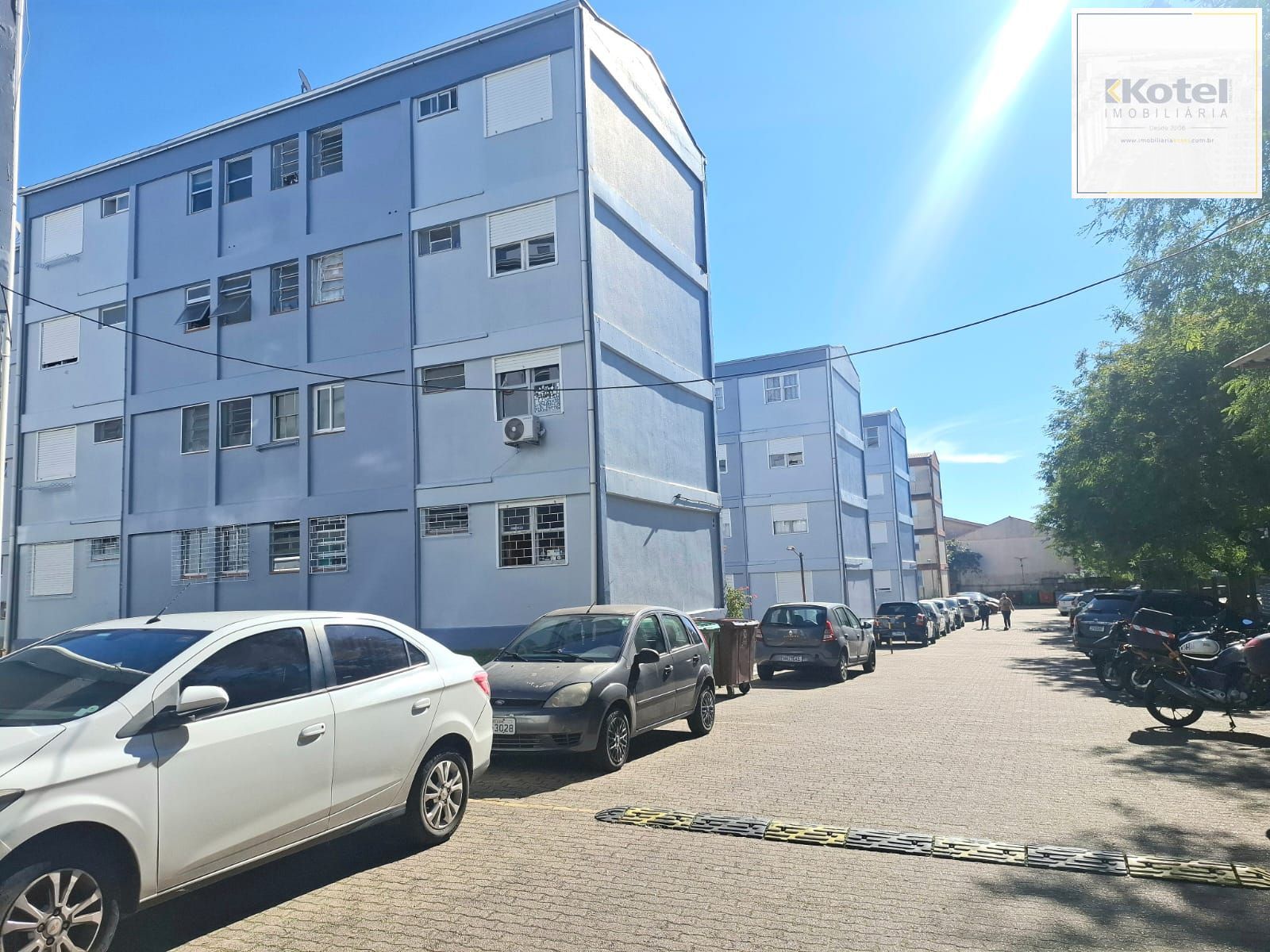 Apartamento de 02 dormitórios no Bairro Camaquã em Porto Alegre- RS