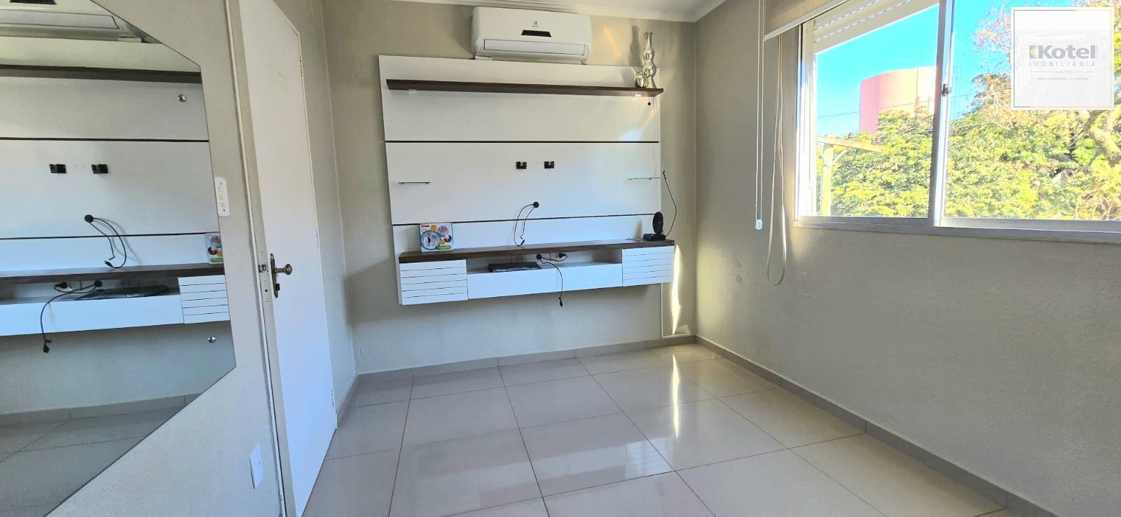 ótimo apartamento, 02 dormitórios, totalmente reformado e semimobiliado, com churrasqueira no Bairro Santa Tereza - 02 vagas de garagem