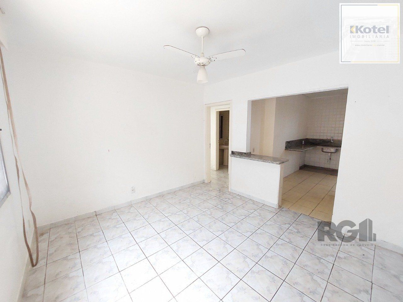 APTO 02 DORMITÓRIOS AMPLAS PEÇAS - 01 VAGA ESCRITURADA NO BAIRRO TRISTEZA — foto 4