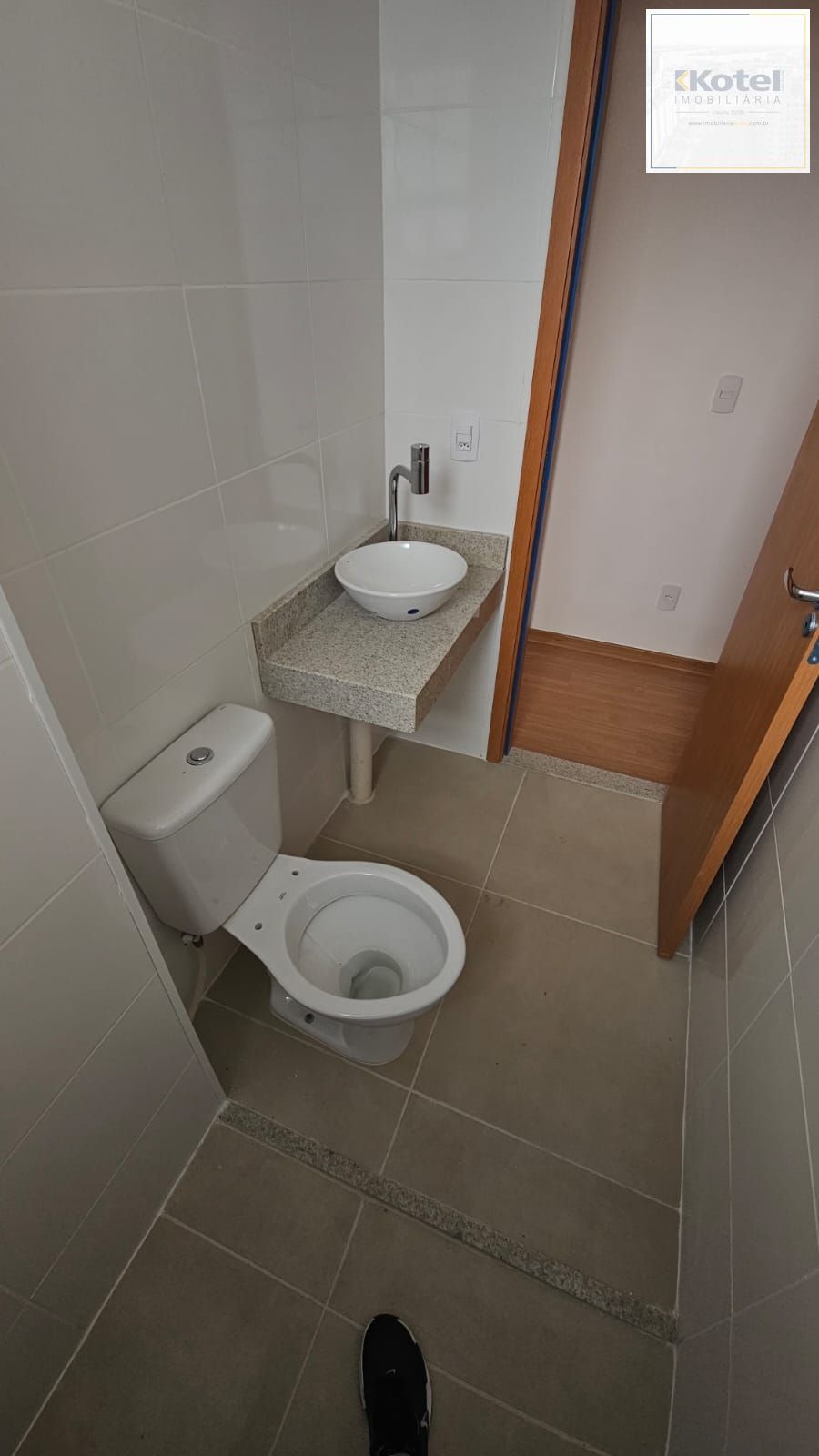 Apartamento 2 dormitórios , suíte , sacada com churrasqueira , 1 vaga de garagem coberta !
