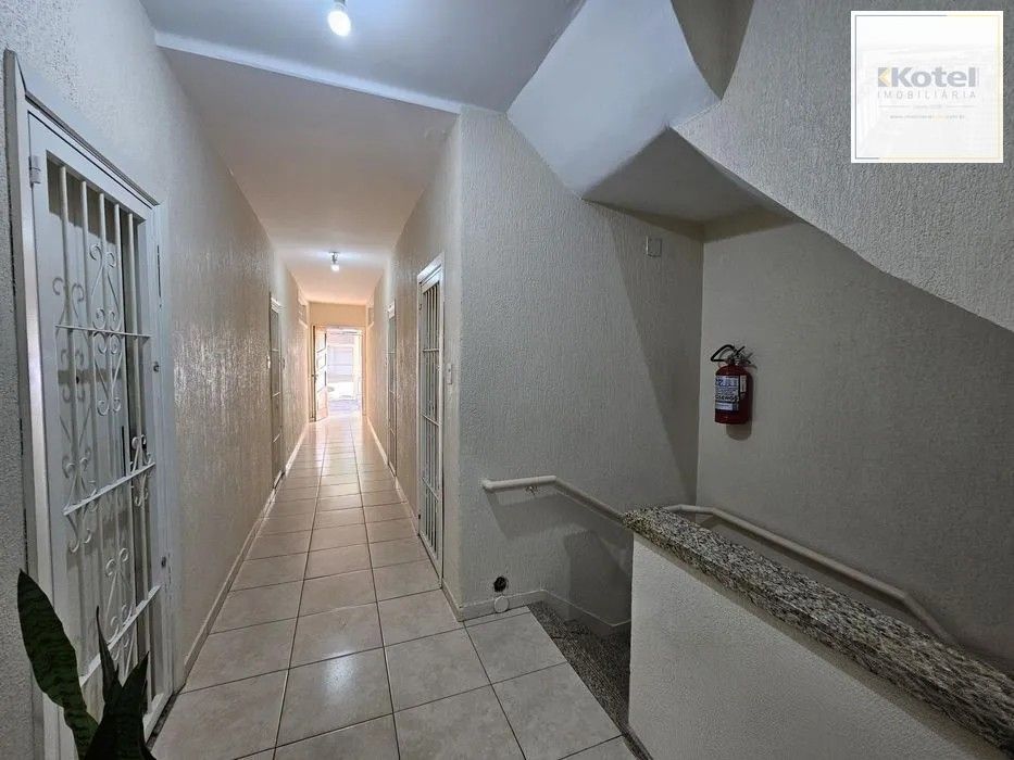 Apartamento de 02 quartos  semimobiliado no Bairro Petropólis