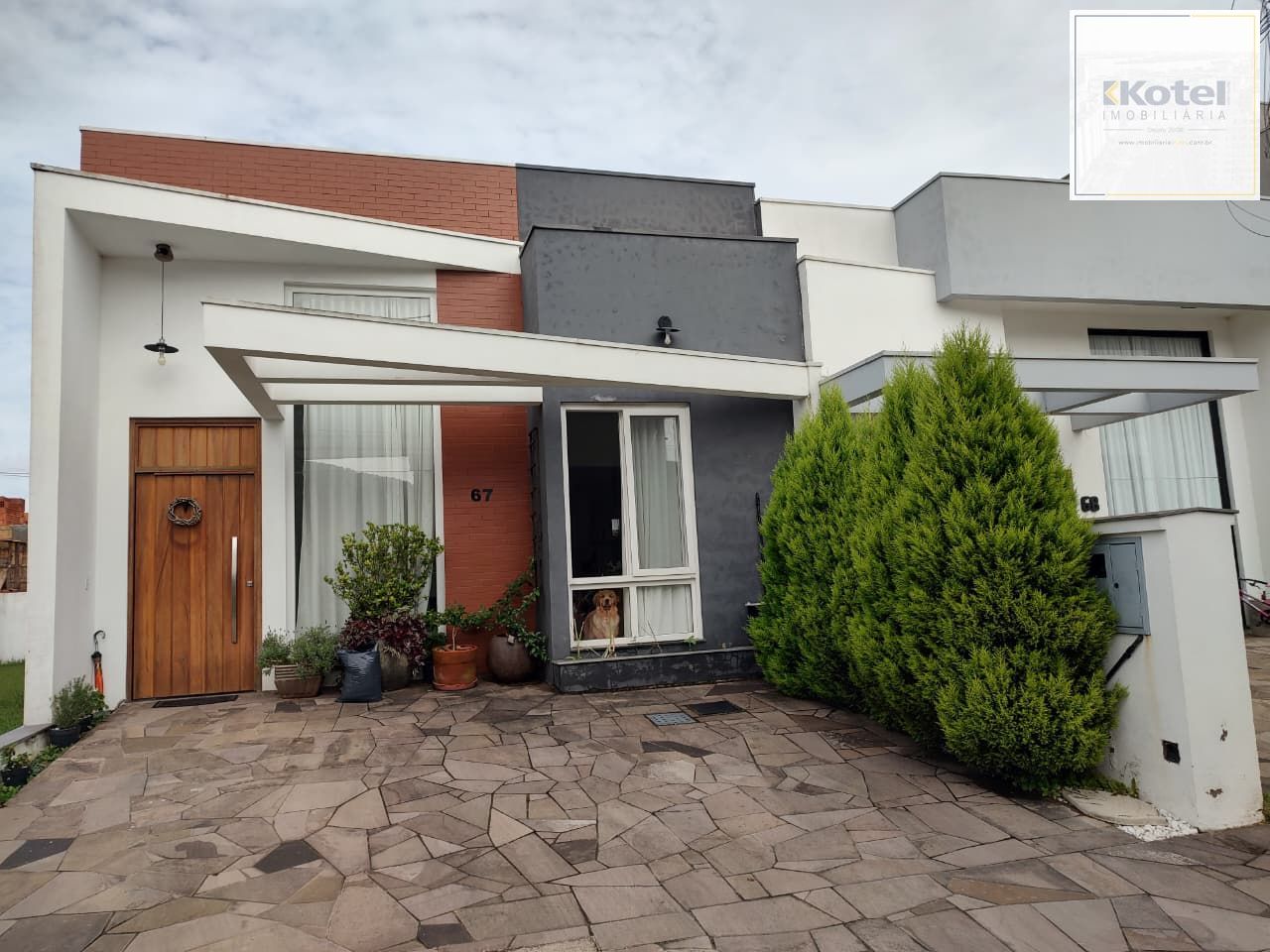 Casa em Condomínio com 02 quartos (01 suíte) 02 Vagas Bairro Aberta dos Morros