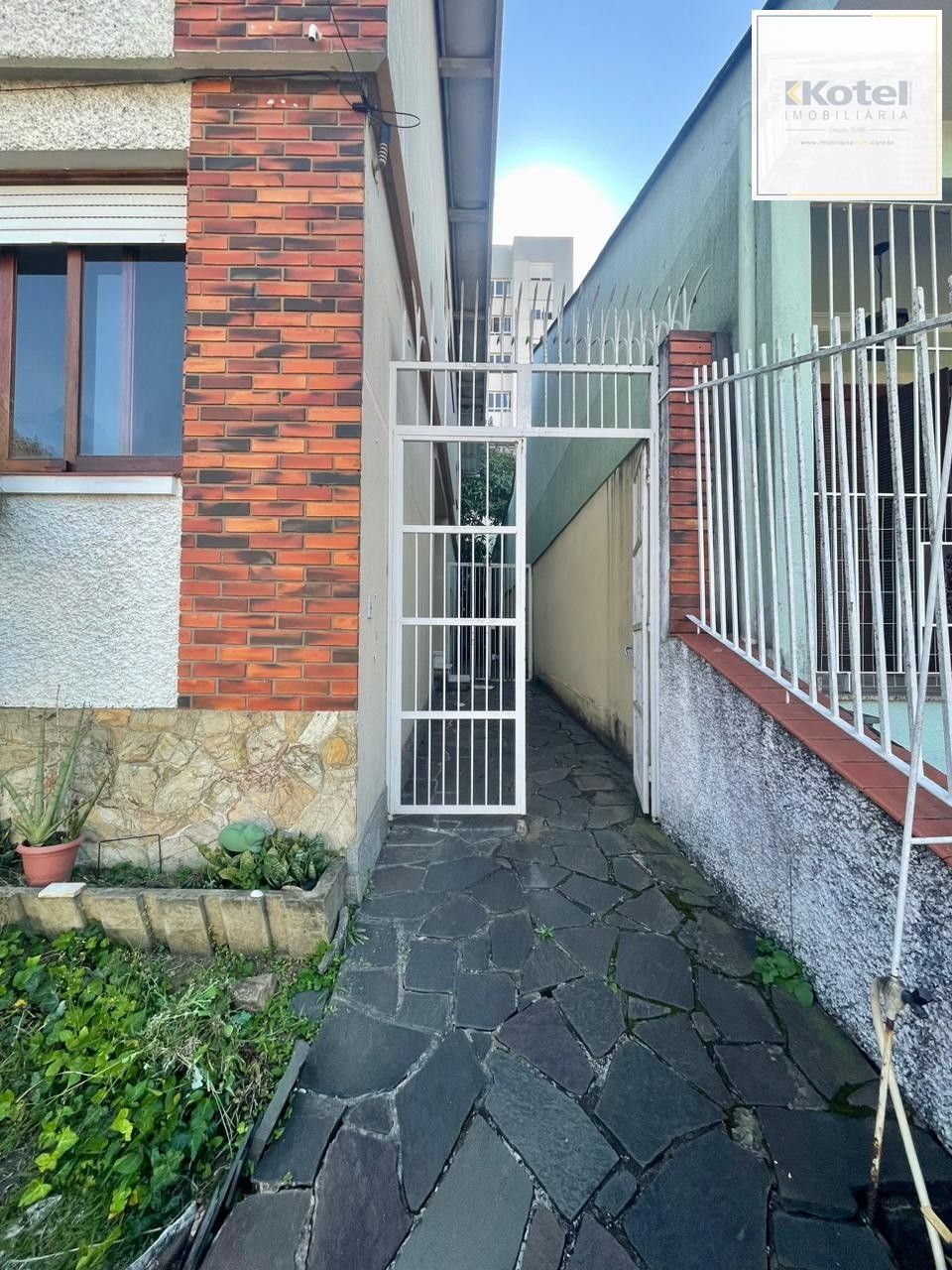 Sobrado Com 4 dormitórios, 1 suíte e 228M² no Bairro Petrópolis -Porto Alegre — foto 2