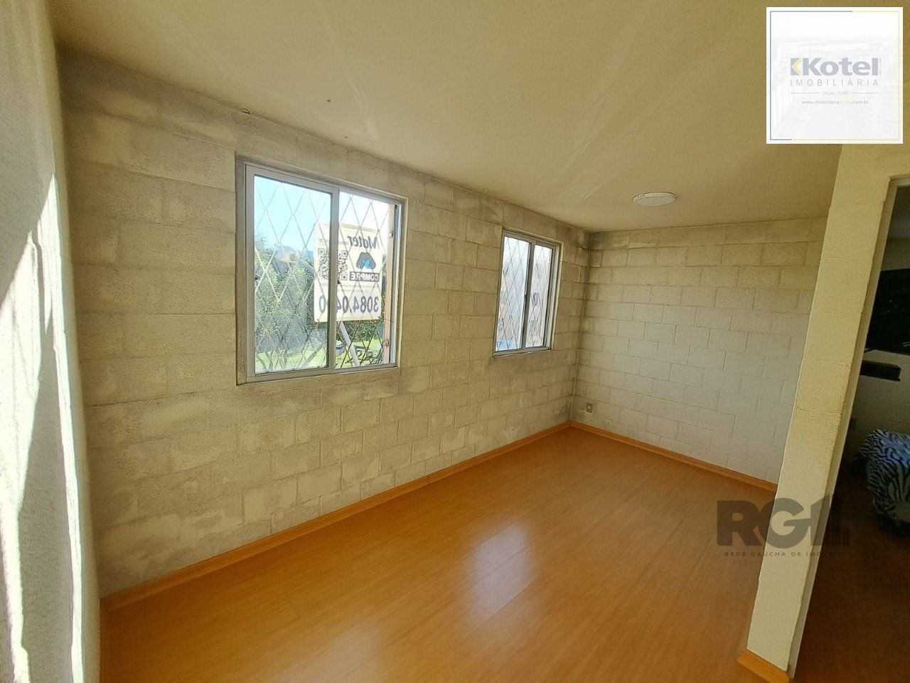 Apartamento semimobiliado de 2 dormitórios no bairro Vila Nova