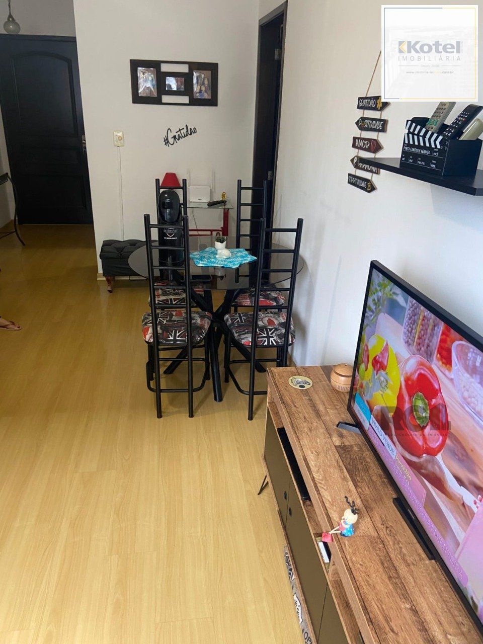 Apartamento de 2 dormitórios, sala, cozinha, banheiro, área de serviço com vaga de garagem escriturada e coberta — foto 2