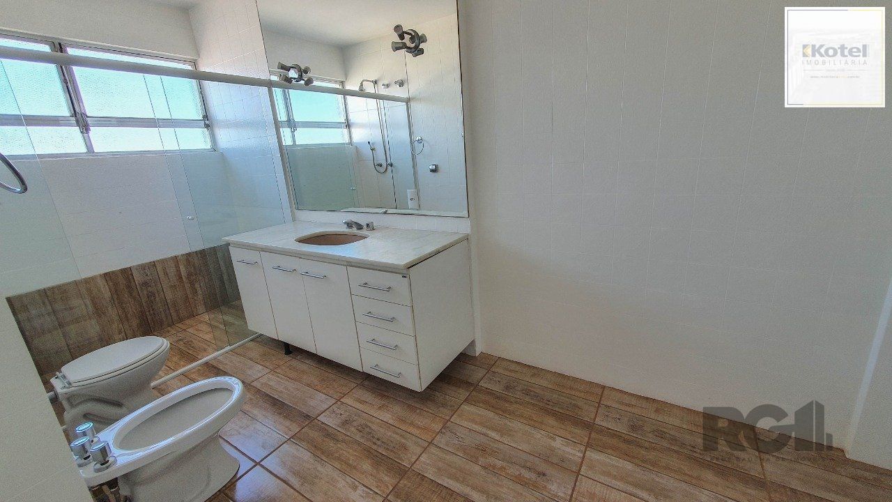 Apartamento com 4 quartos, vaga de garagem, no bairro Moinhos de Vento, Poa/RS
