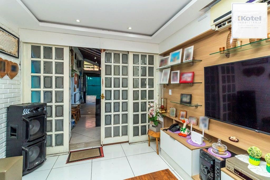 CASA 03 dormitórios, 2 suítes,  216m² privativos  com piscina no BAIRRO MEDIANEIRA — foto 5