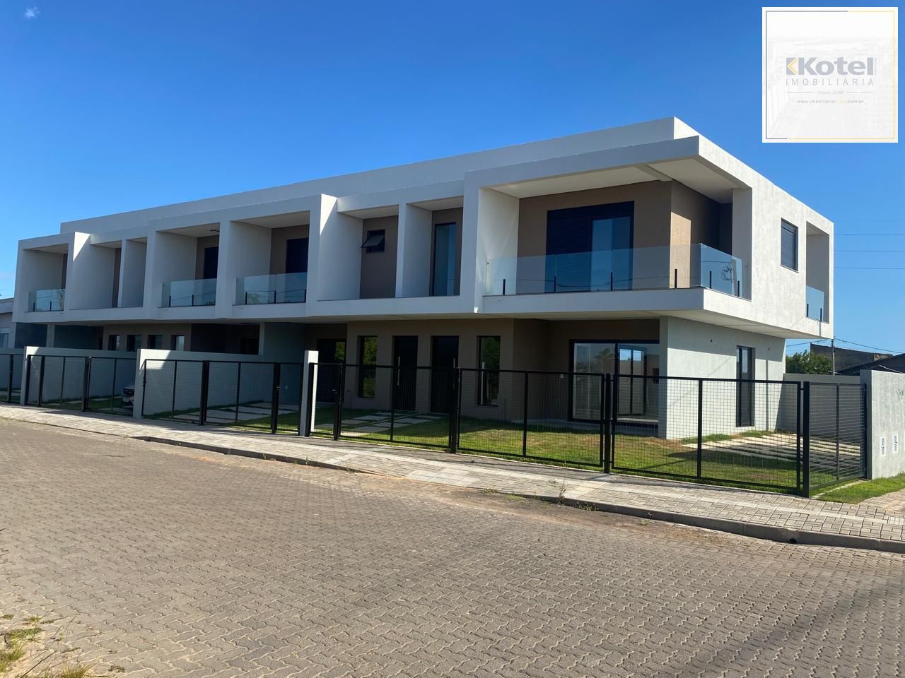 Casa com 03 quartos, sendo 01 suíte na Praia da Cal