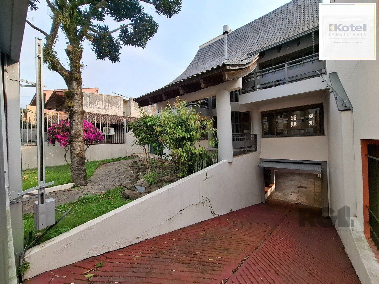 Casa com 537,00 m² com 04 dormitórios no Bairro Tristeza