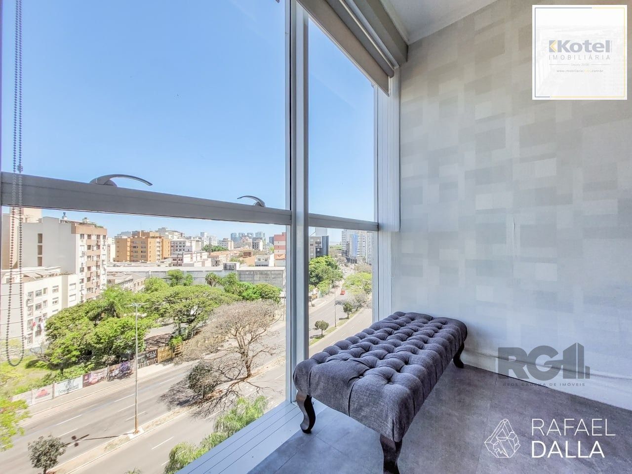 Sala comercial na Rua Loureiro da Silva, no bairro Cidade Baixa, pronta para atender às necessidades do seu negócio. — foto 2