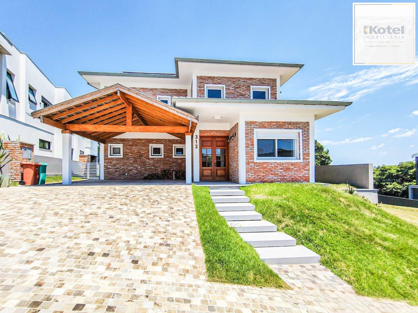 Casa mobiliada em condomínio Alphaville com 4 suítes, área verde nos fundos e piscina — foto 4