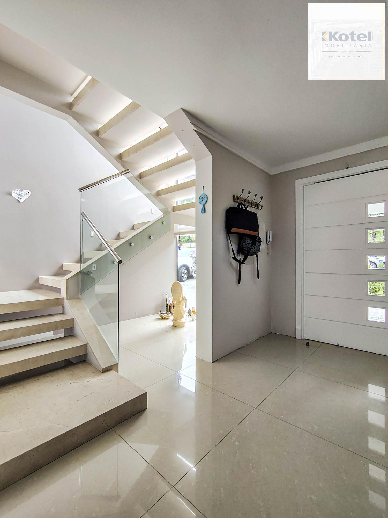 Casa mobiliada com 377m² com 4 dormitórios — foto 4
