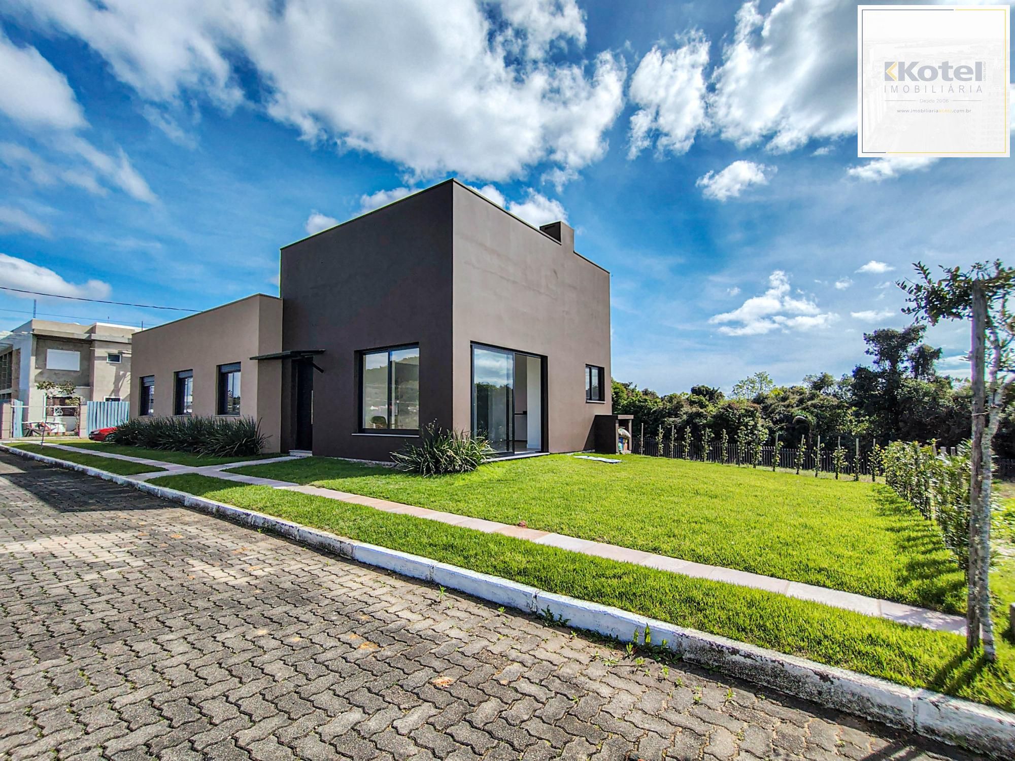 Casa térrea com 100m² privativo, em condomínio fechado na Estrada Jorge Pereira Nunes