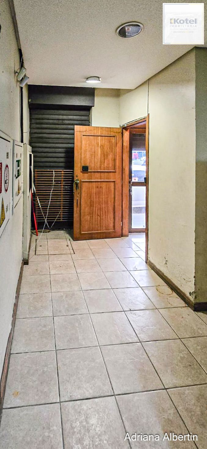Prédio comercial com 239m²