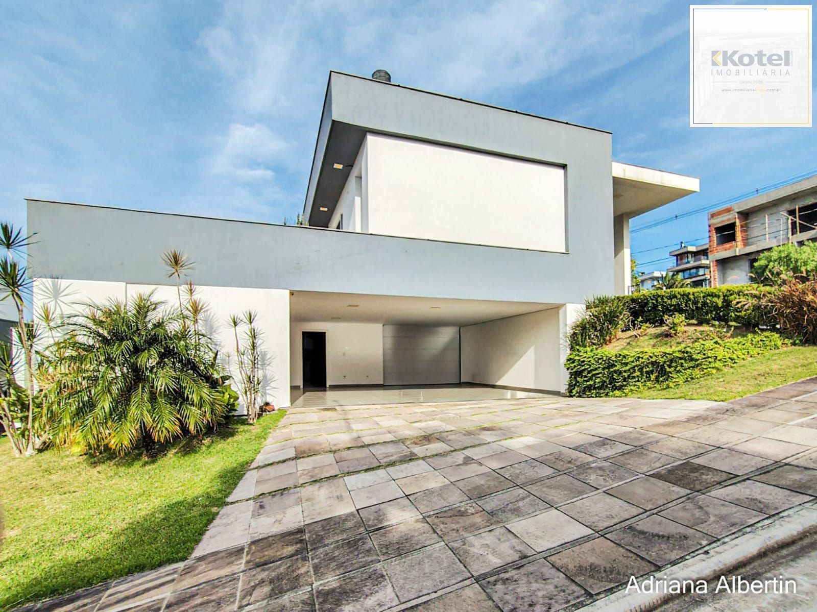 Casa com 660m² no Alphaville Porto Alegre para quem quer espaço, vista e personalidade — sem cair no padrão genérico — foto 2
