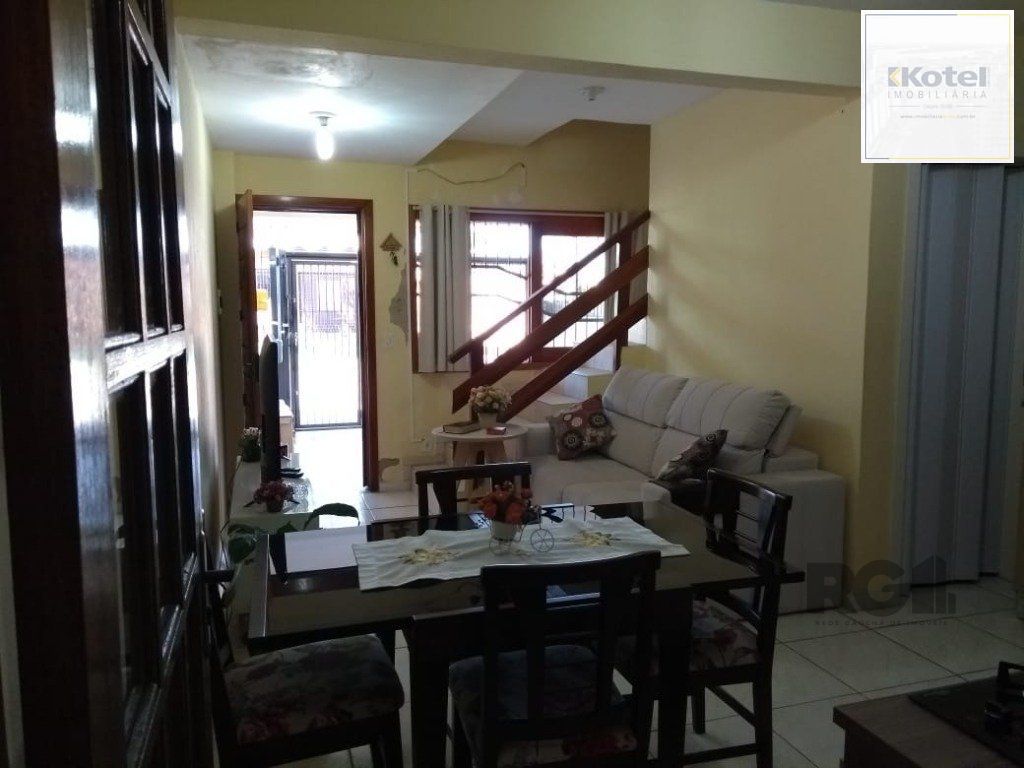 Amplo Sobrado 74 Metros Quadrados 2 dormitórios, Lavabo, vaga coberta, churrasqueira, Fátima, Cachoeirinha.