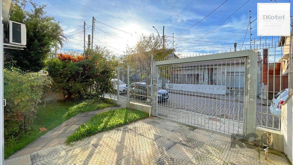 Casa 4 Dormitórios, Piscina,  Bairro Gloria — foto 2