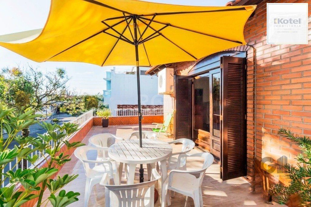 Casa de 266m² - 5 dormitórios, 5 vagas no bairro São João