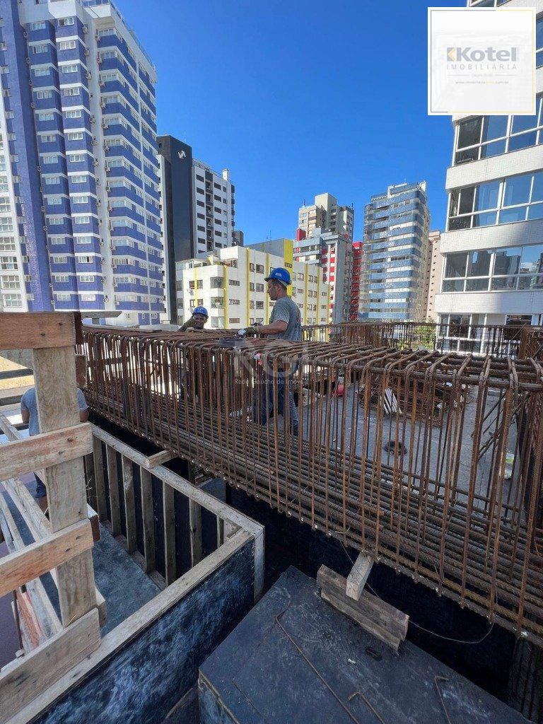 Apartamento para Venda - 92.82m², 2 dormitórios, sendo 2 suites, 1 vaga - Centro