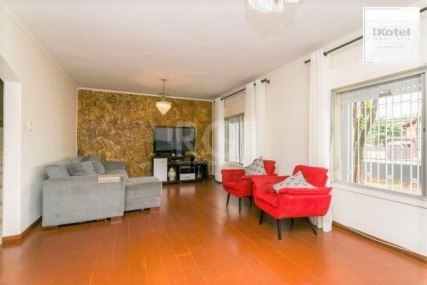 Casa para Venda - 238.35m², 4 dormitórios, sendo 1 suites, 2 vagas - Nonoai — foto 2