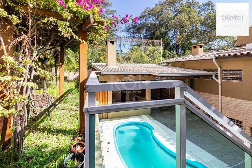 Excelente casa de 264m² com 4 dormitórios no bairro Menino Deus — foto 2